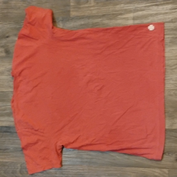 Alfa Romeo with the the Quadrifoglio (four-leaf clover) Red T-shirt. - Picture 6 of 9